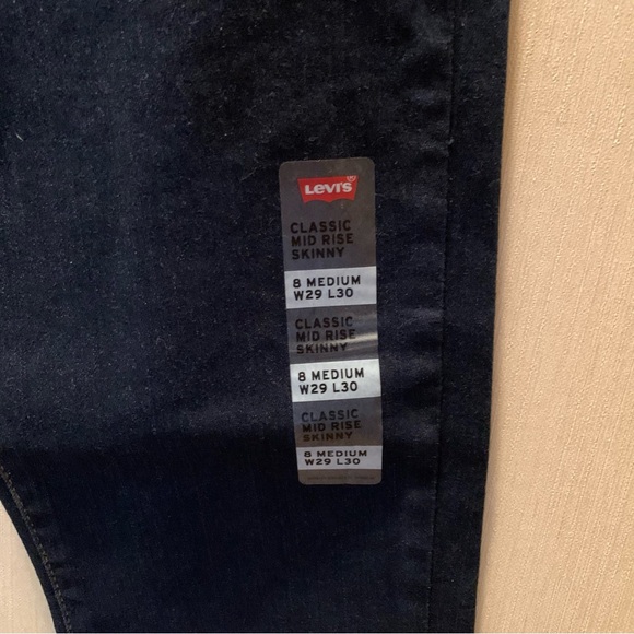 NWT Levi’s Women’s Classic Mid Rise Skinny Jeans Size 8 - Picture 12 of 16